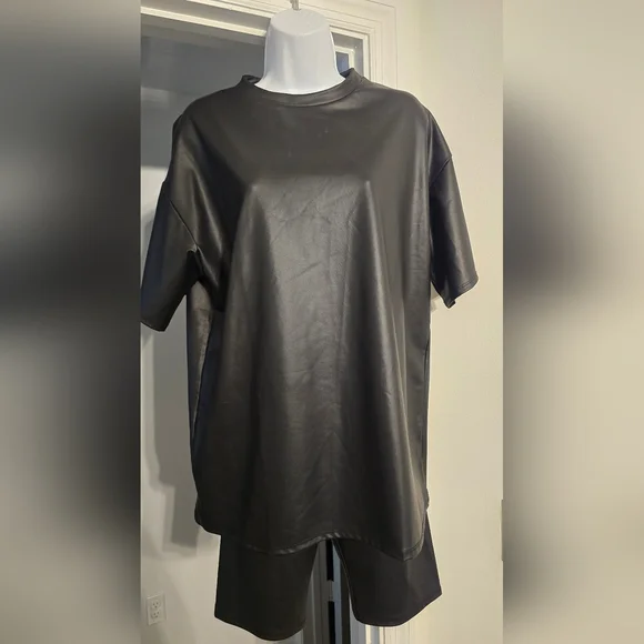 Fashion Nova Chloe Faux Leather Short Set Black Size Medium - Picture 4 of 7